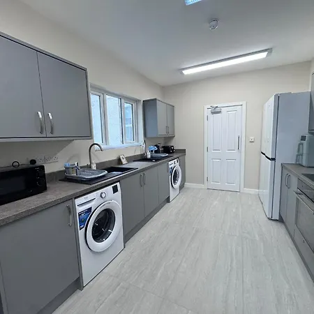 London Road Guest House, Private With En-suites 3*
